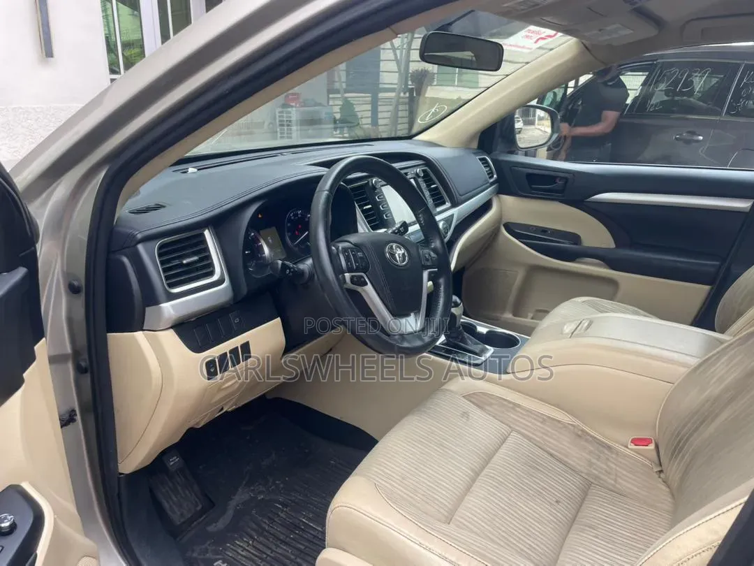 Toyota Highlander LE 4x4 V6 (3.5L 6cyl 8A) 2017 Teal