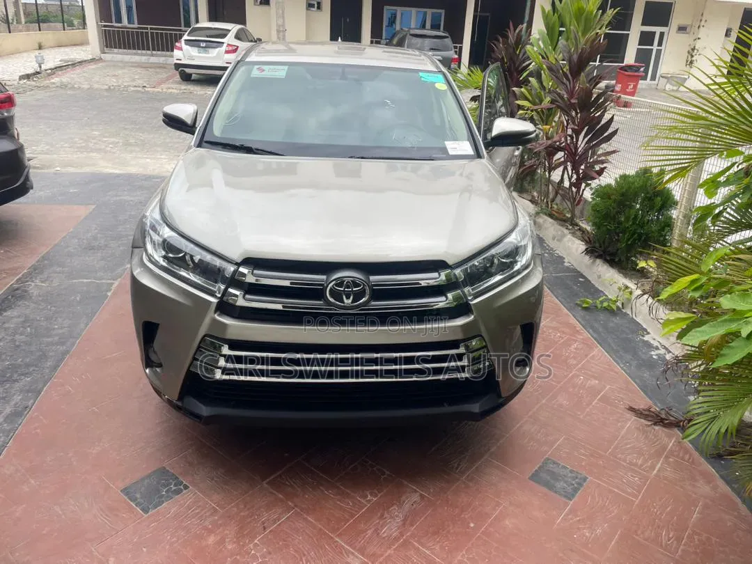 Toyota Highlander LE 4x4 V6 (3.5L 6cyl 8A) 2017 Teal