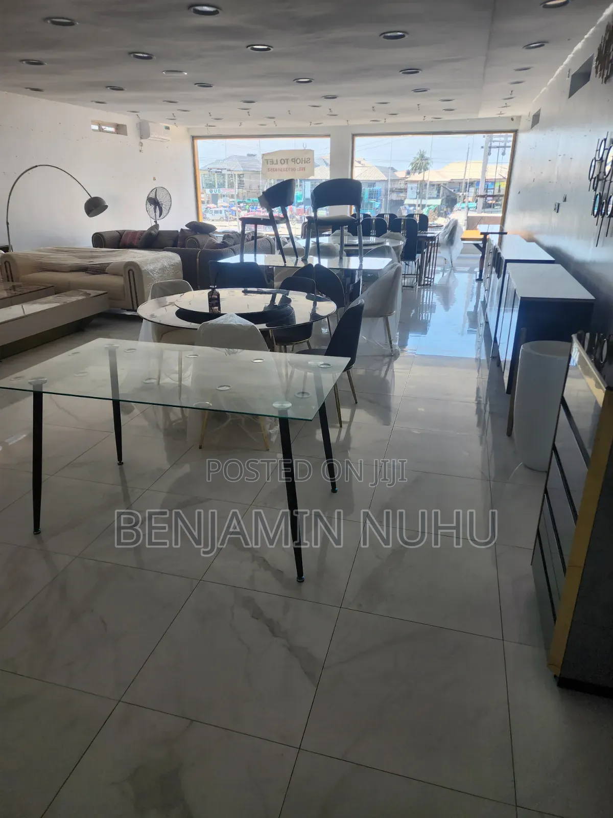 150sqm Shop Space With a Show Glass Facing Express on the First Floor