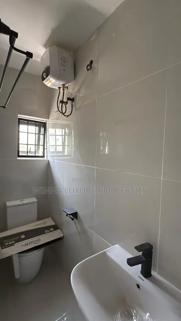 5bdrm Duplex in Around Nizamiya, Idu for sale