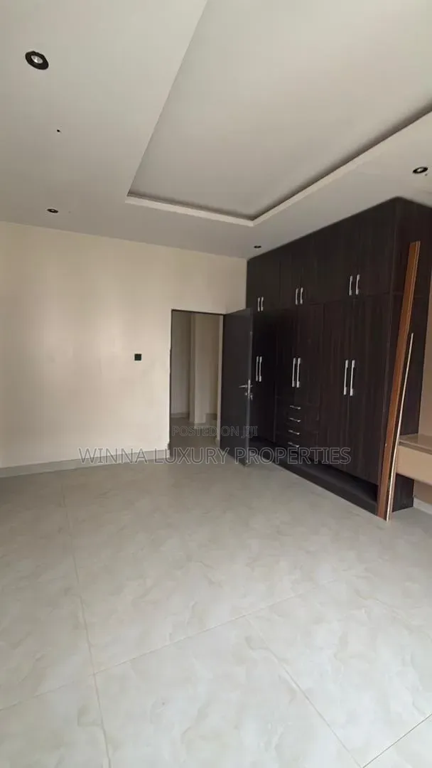 5bdrm Duplex in Around Nizamiya, Idu for sale