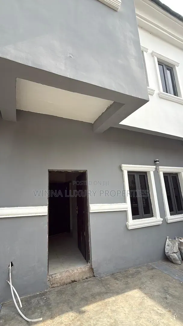 5bdrm Duplex in Around Nizamiya, Idu for sale