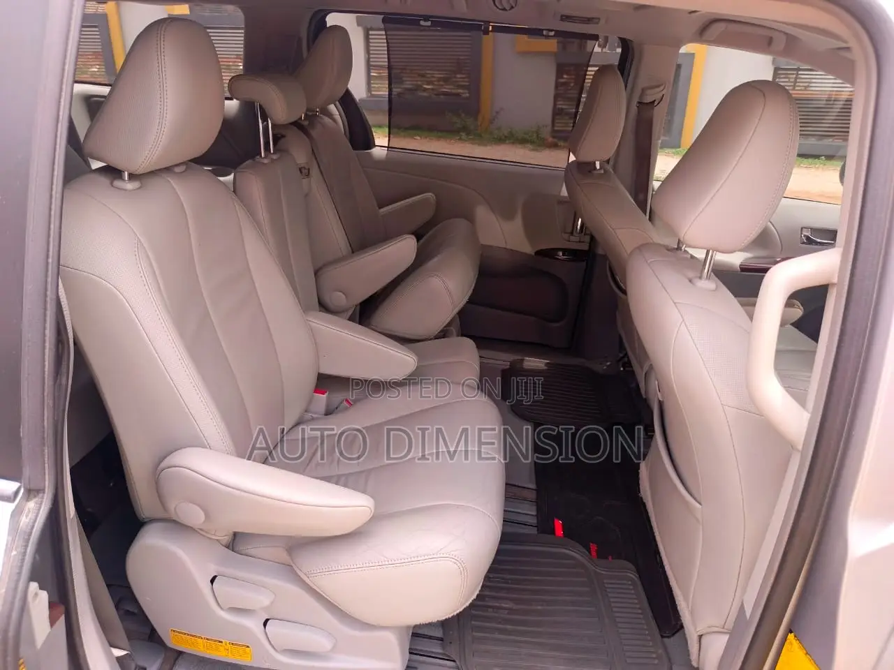 Toyota Sienna XLE FWD 8-Passenger 2013 Silver