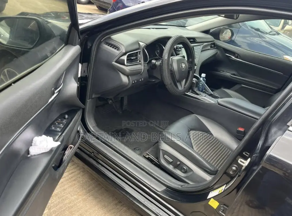 Toyota Camry SE Nightshade FWD 2020 Black