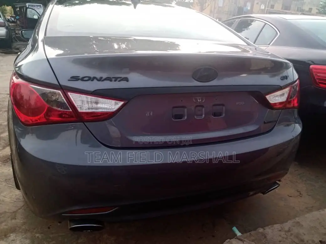 Hyundai Sonata Limited 2.0T Sedan (2.0L 4cyl 6A) 2012 Gray