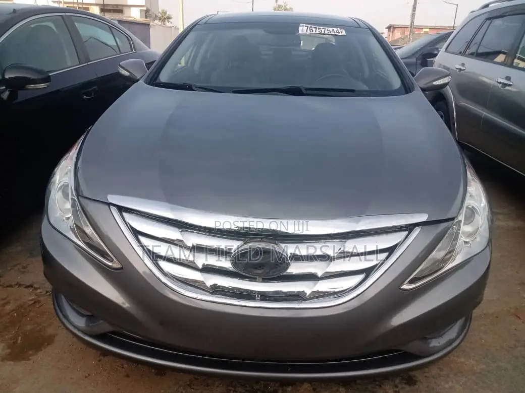 Hyundai Sonata Limited 2.0T Sedan (2.0L 4cyl 6A) 2012 Gray