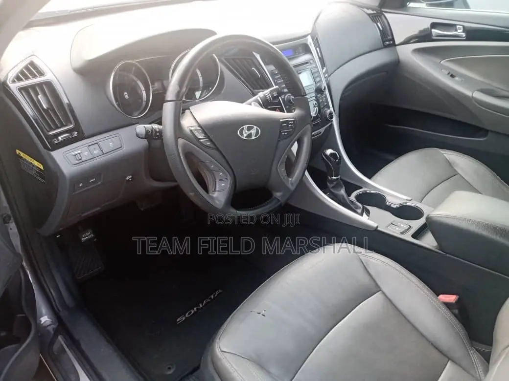 Hyundai Sonata Limited 2.0T Sedan (2.0L 4cyl 6A) 2012 Gray