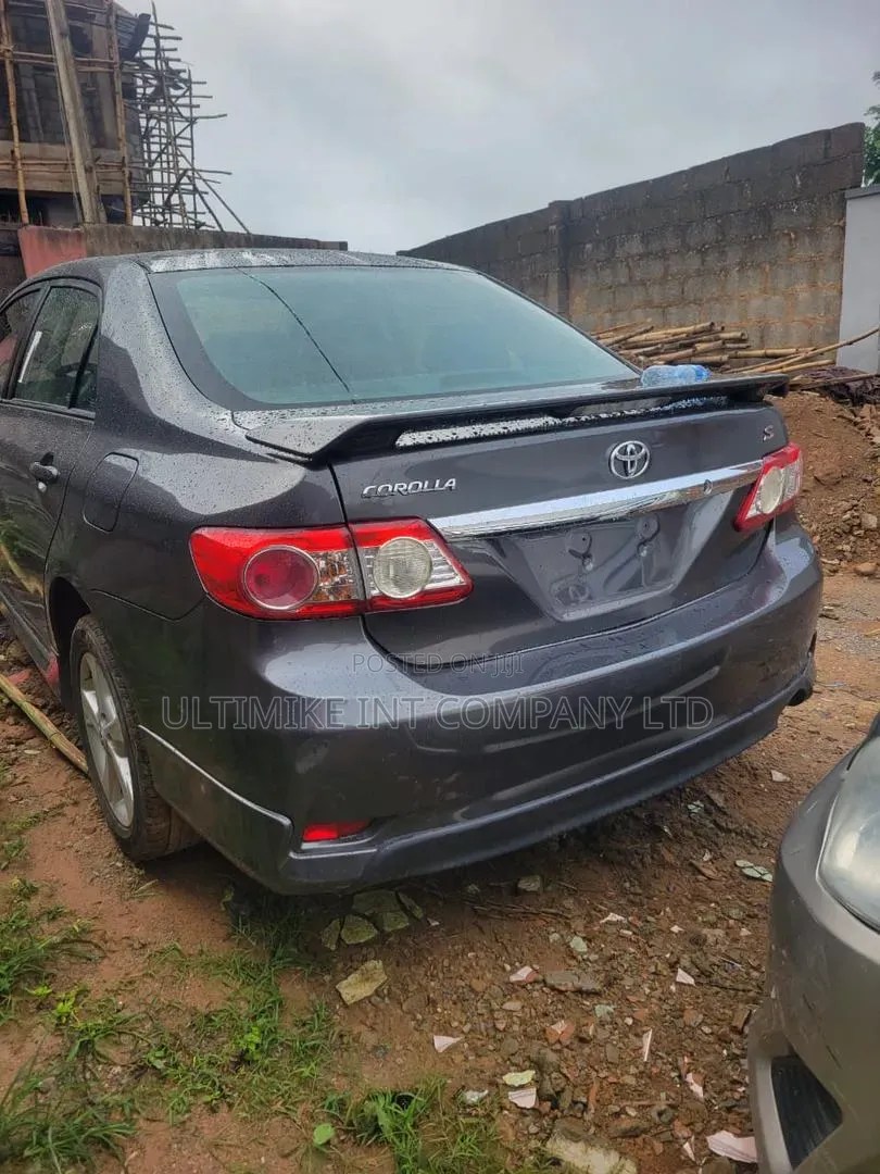 Toyota Corolla S 4dr Sedan (1.8L 4cyl 4A) 2013 Gray