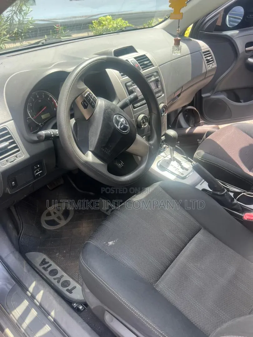 Toyota Corolla S 4dr Sedan (1.8L 4cyl 4A) 2013 Gray