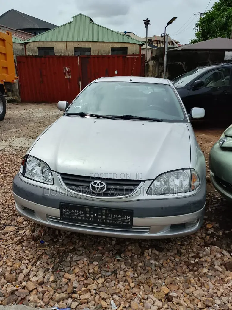 Toyota Avensis 1.6 VVT-i 2000 Silver