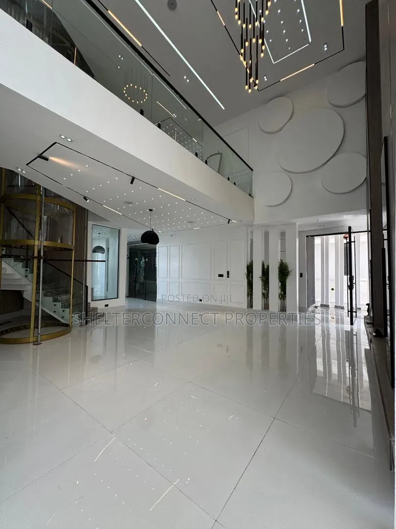 6bdrm Duplex in Chevron for sale