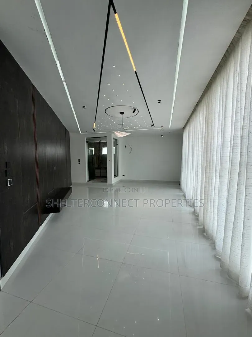 6bdrm Duplex in Chevron for sale