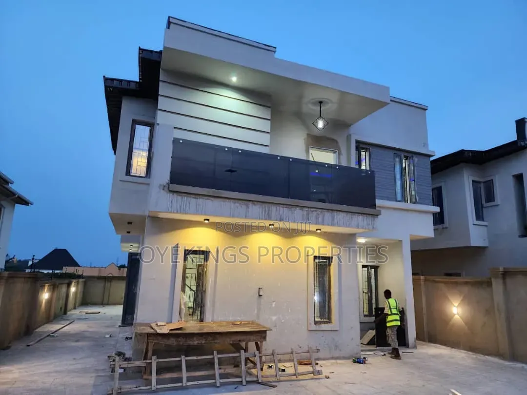4bdrm Duplex in Alalubosa for sale