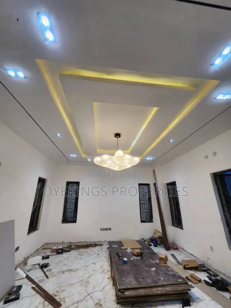 4bdrm Duplex in Alalubosa for sale