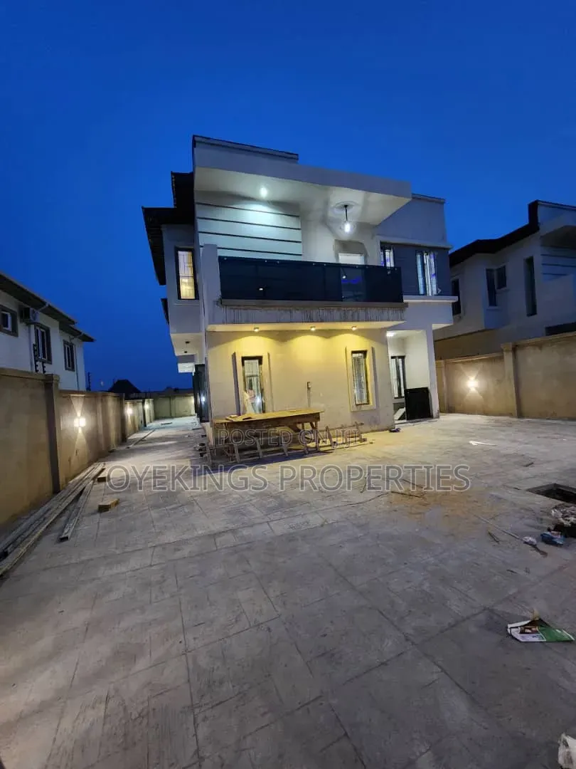 4bdrm Duplex in Alalubosa for sale