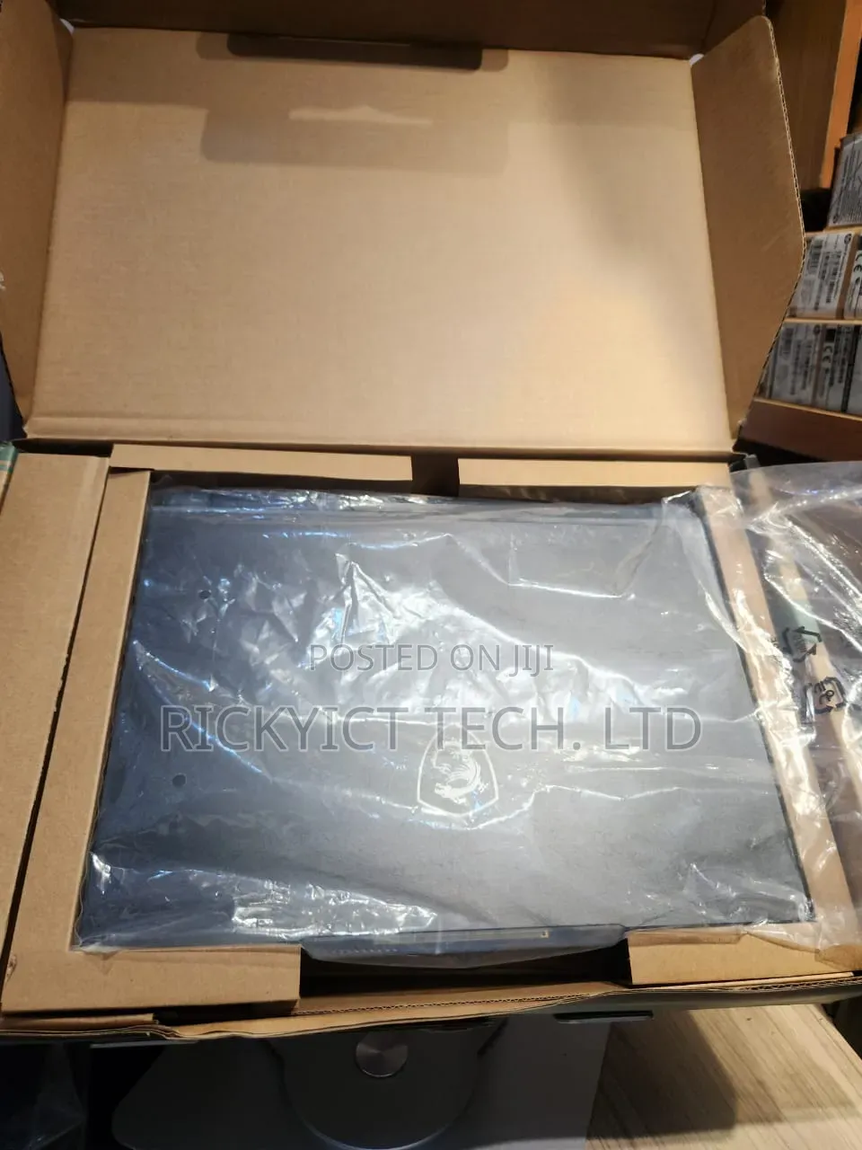 New Laptop MSI Cyborg 14 16GB Intel Core i7 SSD 1T