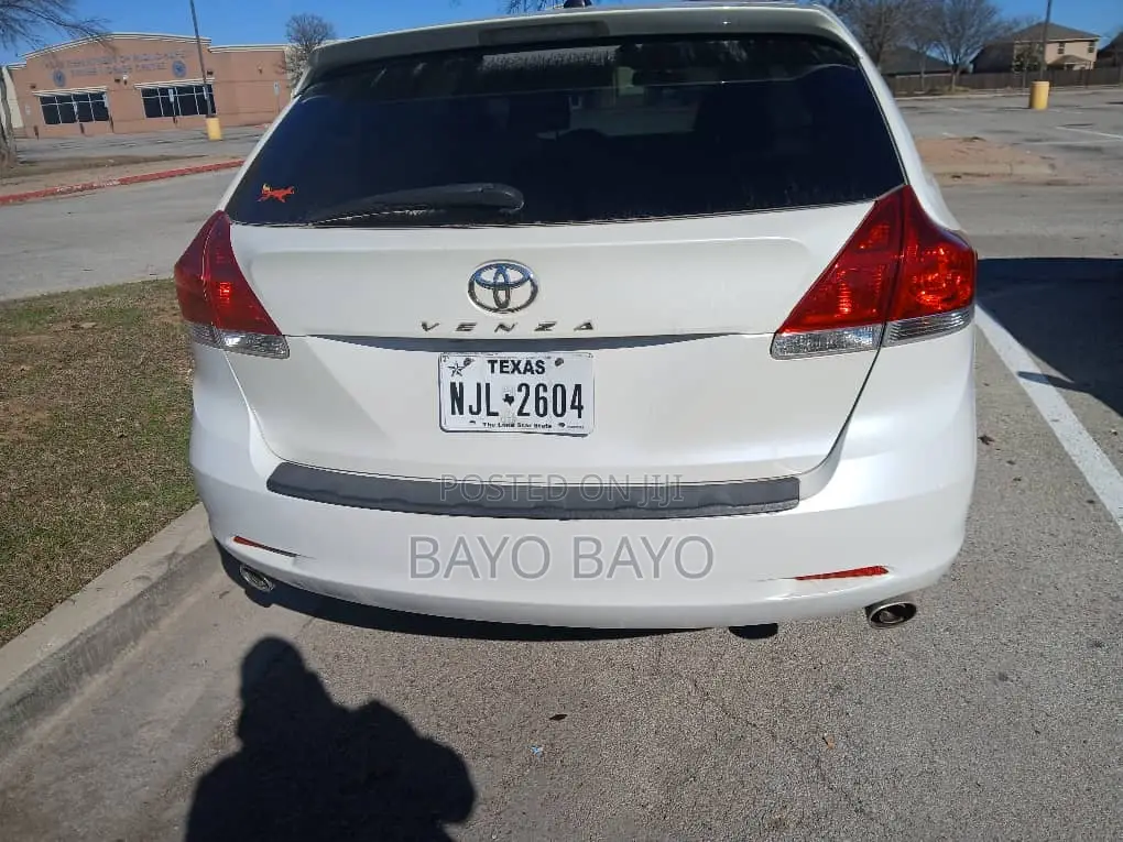 Toyota Venza Limited 2010 White