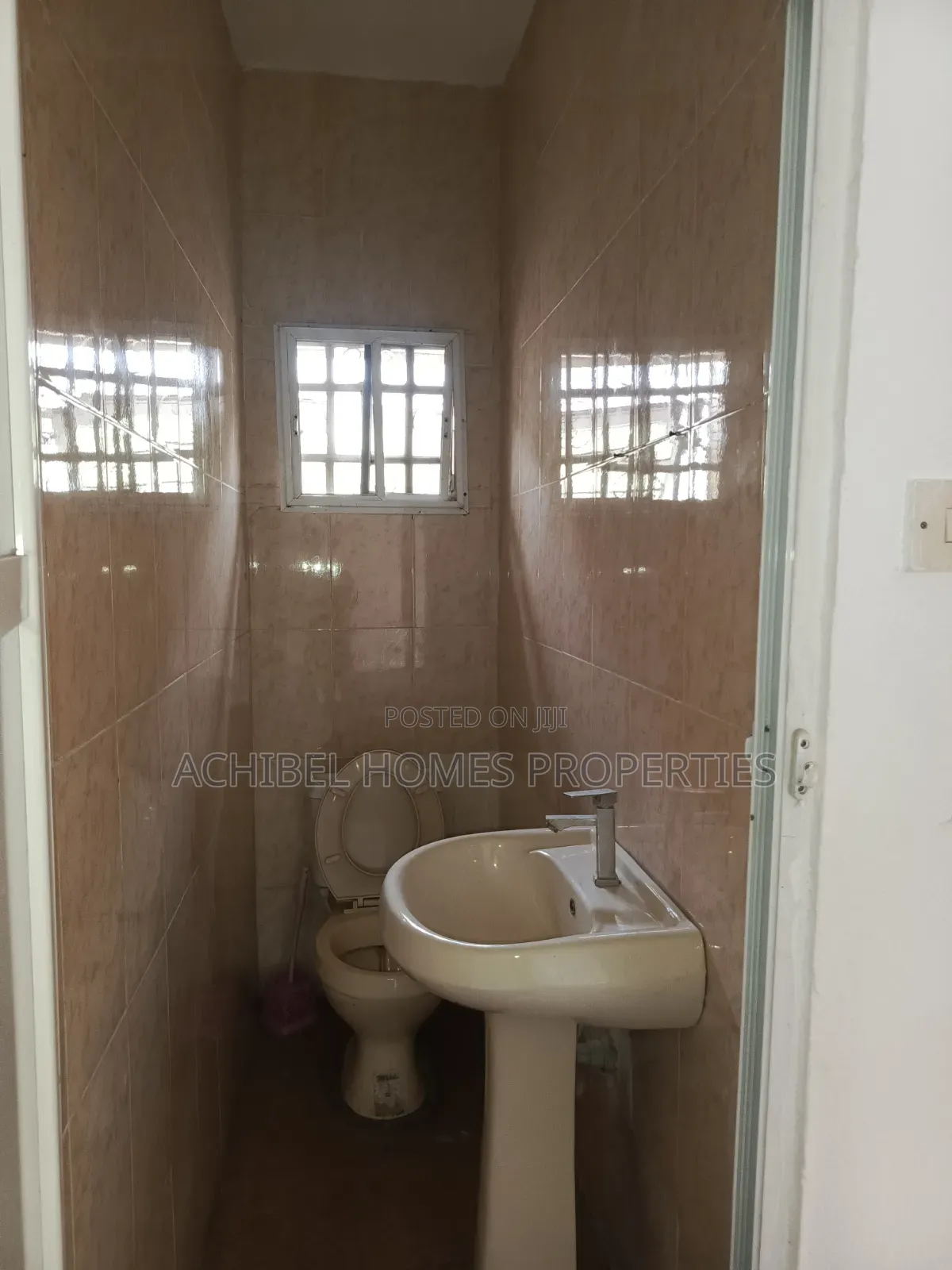 2bdrm Apartment in Osapa, Jakande for rent
