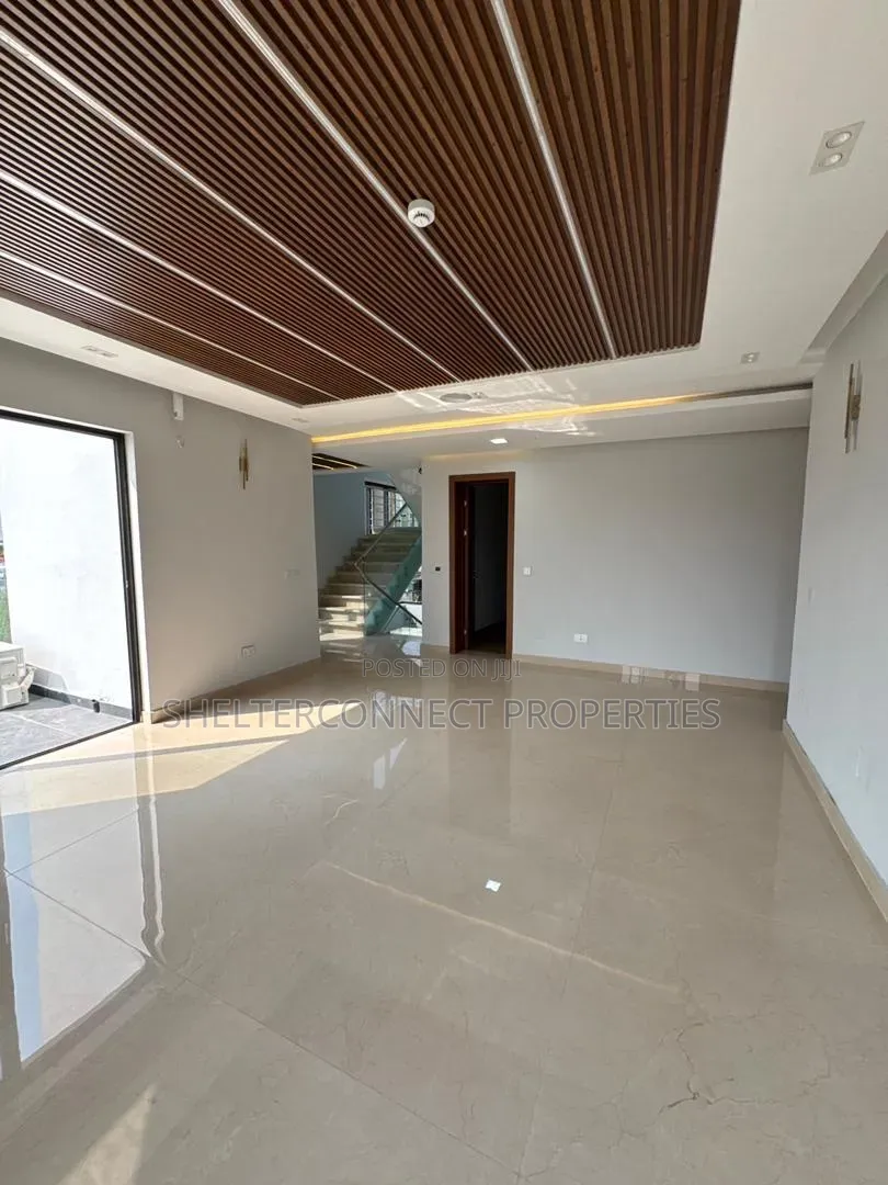 6bdrm Duplex in Banana Island for sale