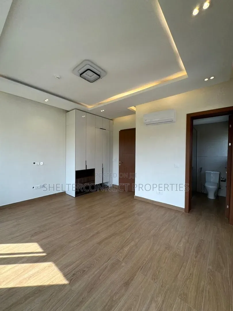 6bdrm Duplex in Banana Island for sale