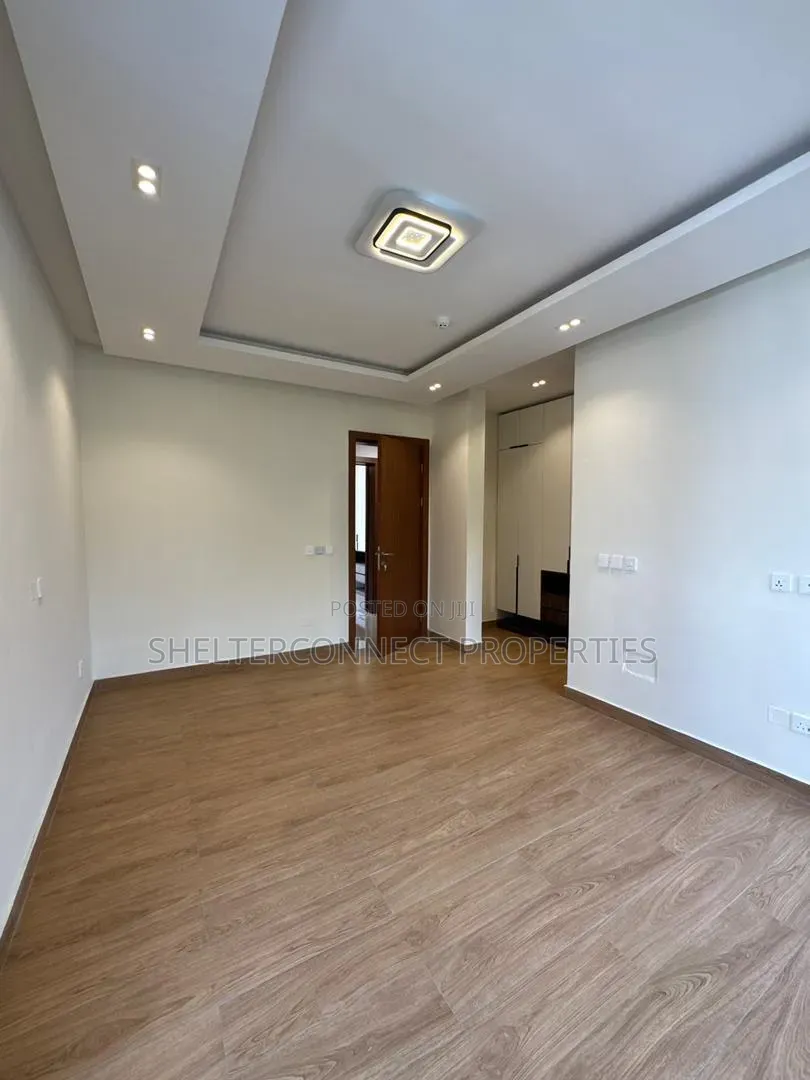6bdrm Duplex in Banana Island for sale