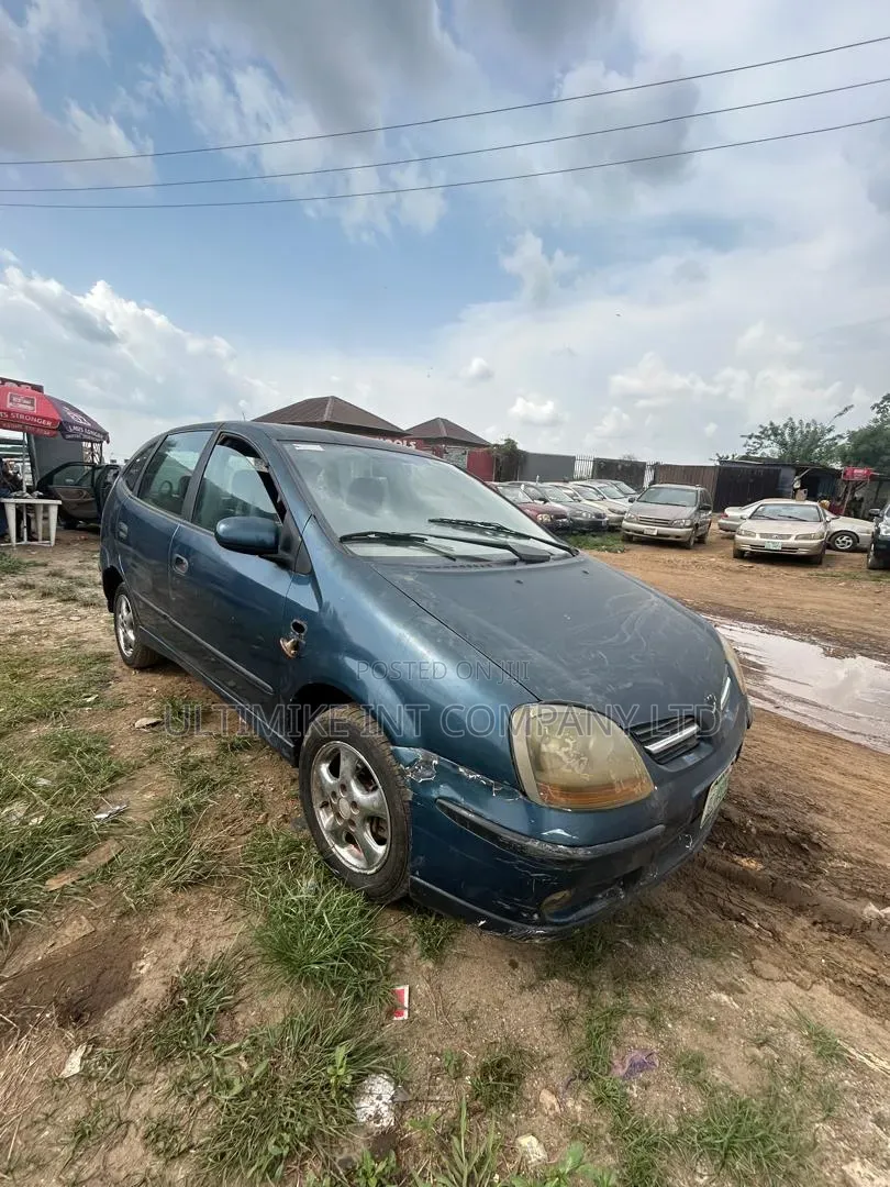 Nissan Almera Tino 2002 Blue