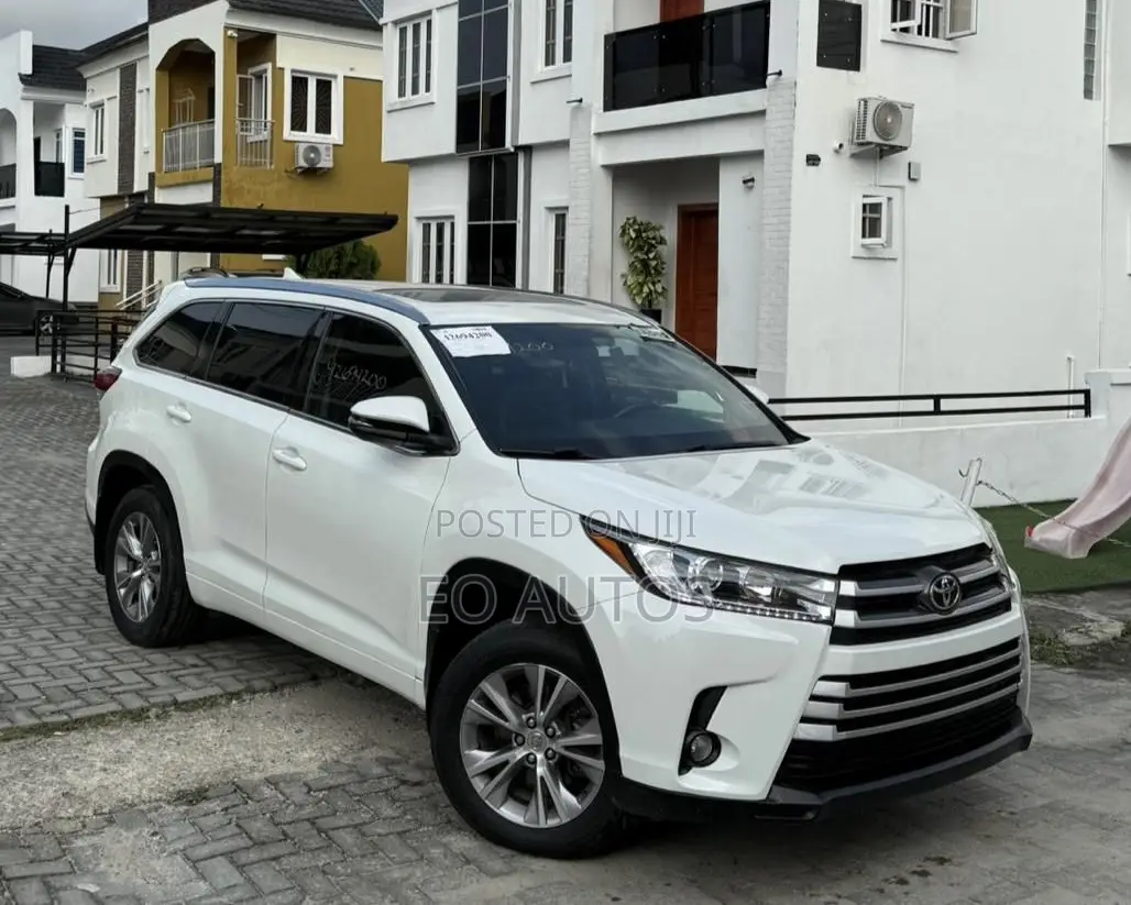 Toyota Highlander XLE 4dr SUV AWD (3.5L 6cyl 6A) 2015 White