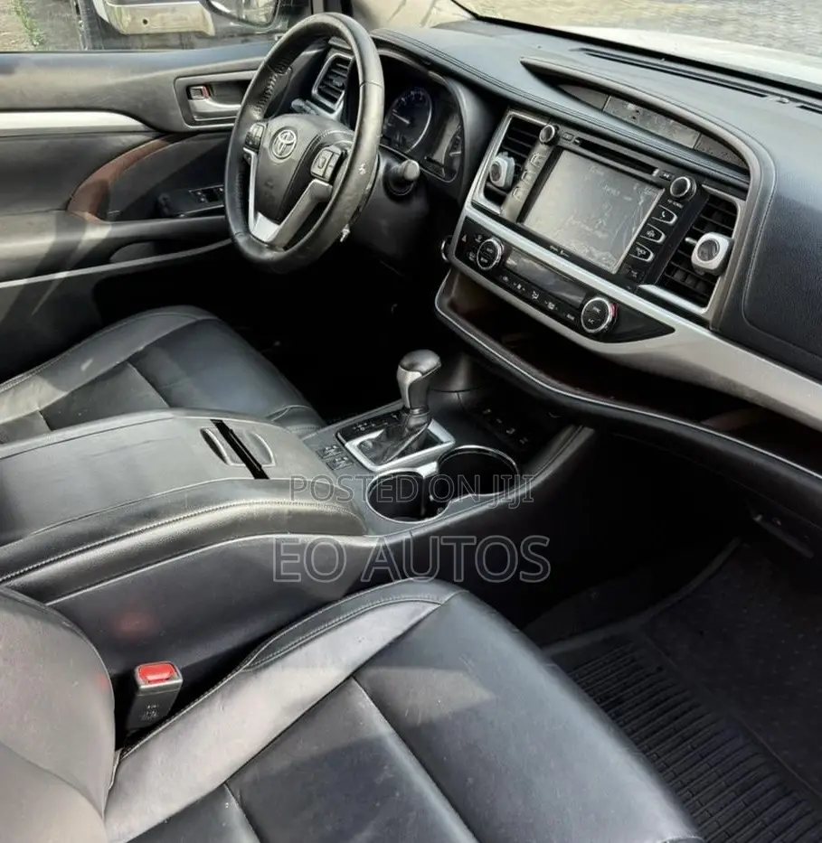 Toyota Highlander XLE 4dr SUV AWD (3.5L 6cyl 6A) 2015 White