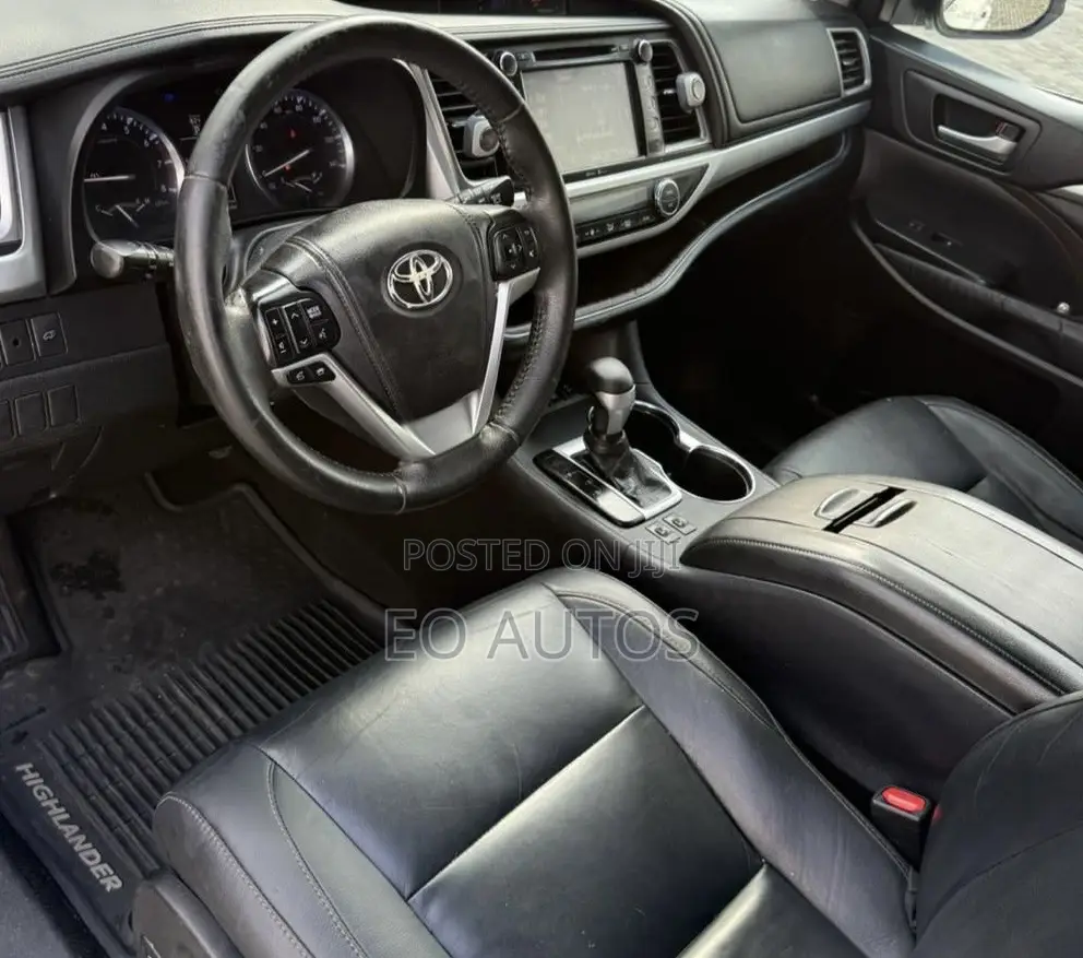 Toyota Highlander XLE 4dr SUV AWD (3.5L 6cyl 6A) 2015 White