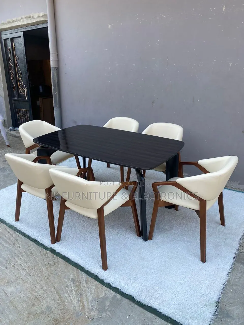 Pure Luxury Dining Set by Six