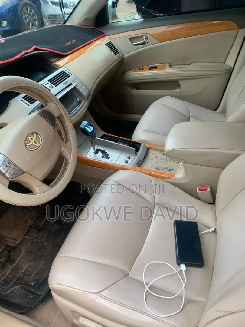 Toyota Avalon 2010 Silver