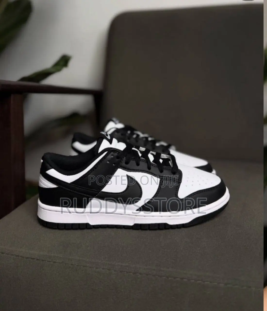 Nike Sb Dunk Low Pro Panda/ Buy One and Get a Free Sock