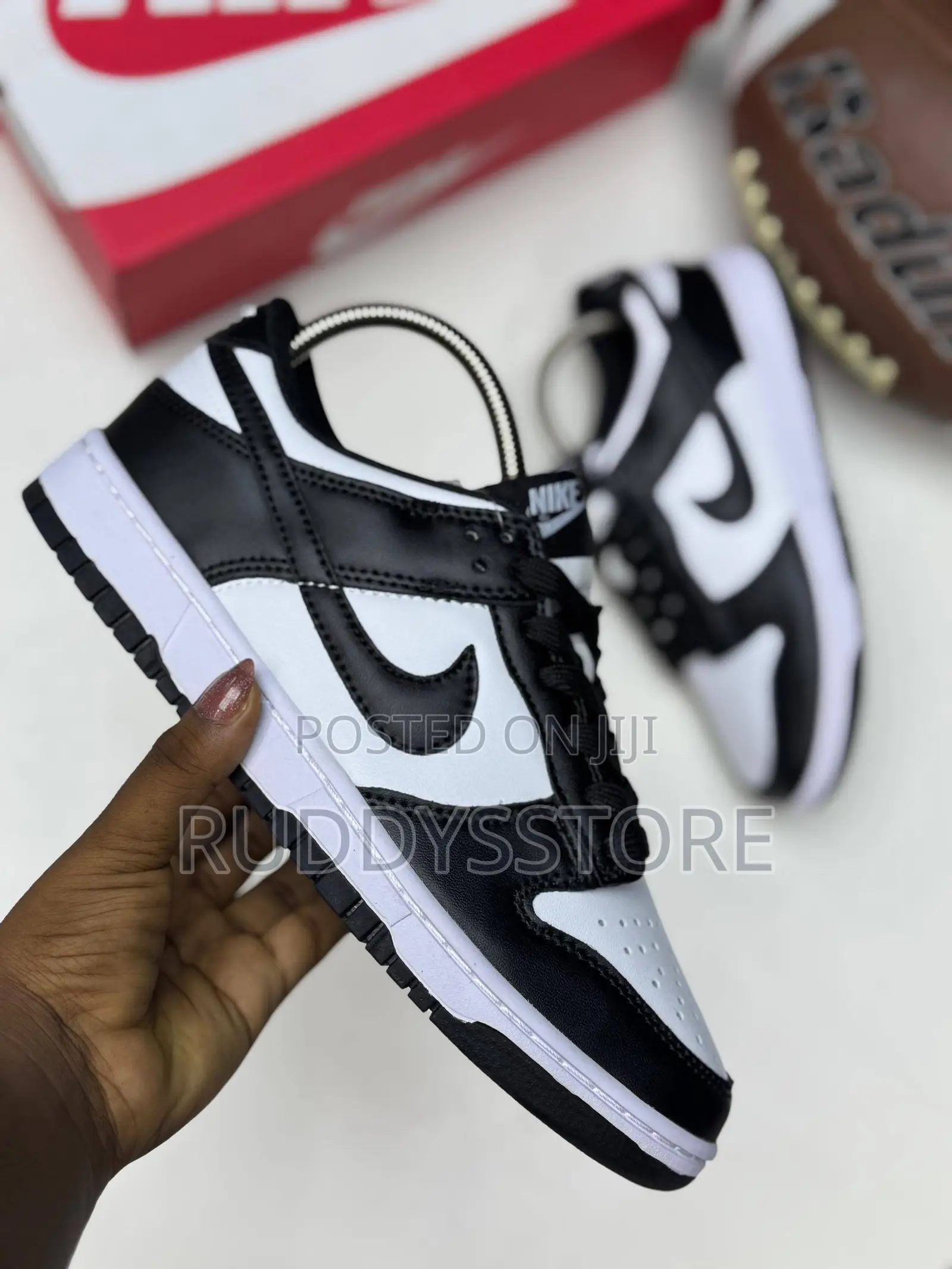 Nike Sb Dunk Low Pro Panda/ Buy One and Get a Free Sock