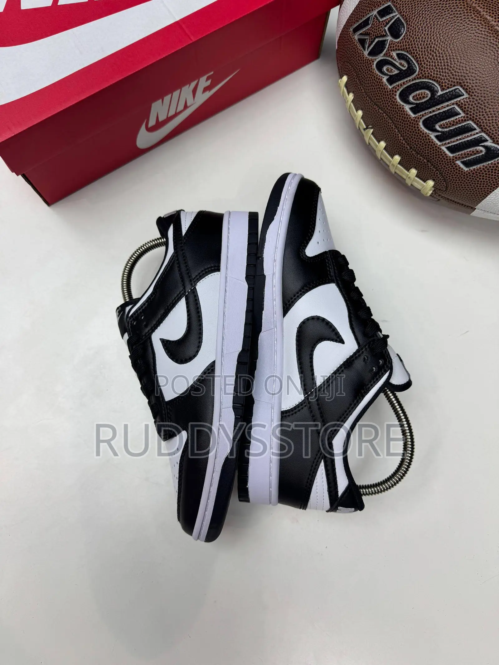 Nike Sb Dunk Low Pro Panda/ Buy One and Get a Free Sock