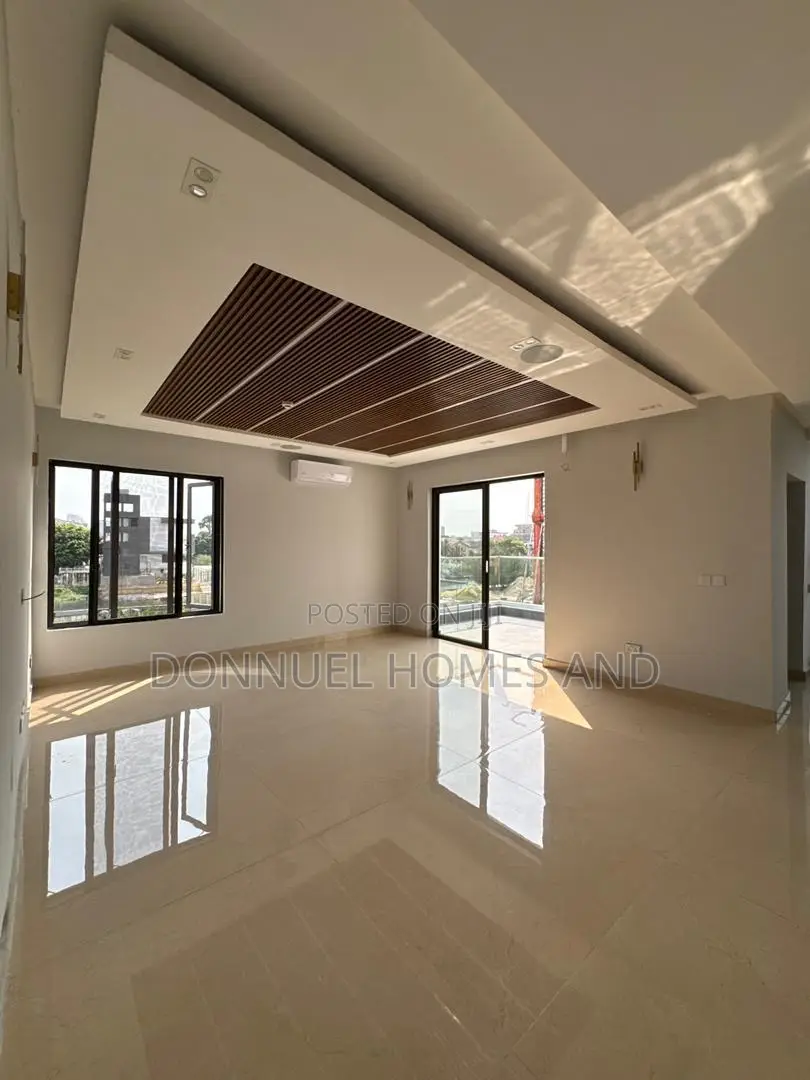 6bdrm Duplex in Banana Island for sale