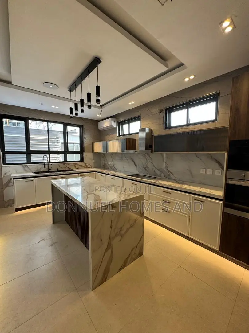 6bdrm Duplex in Banana Island for sale