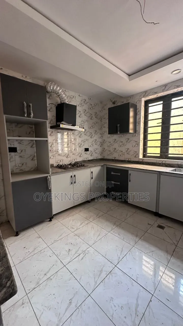 4bdrm Duplex in Adeoyo Gra for sale