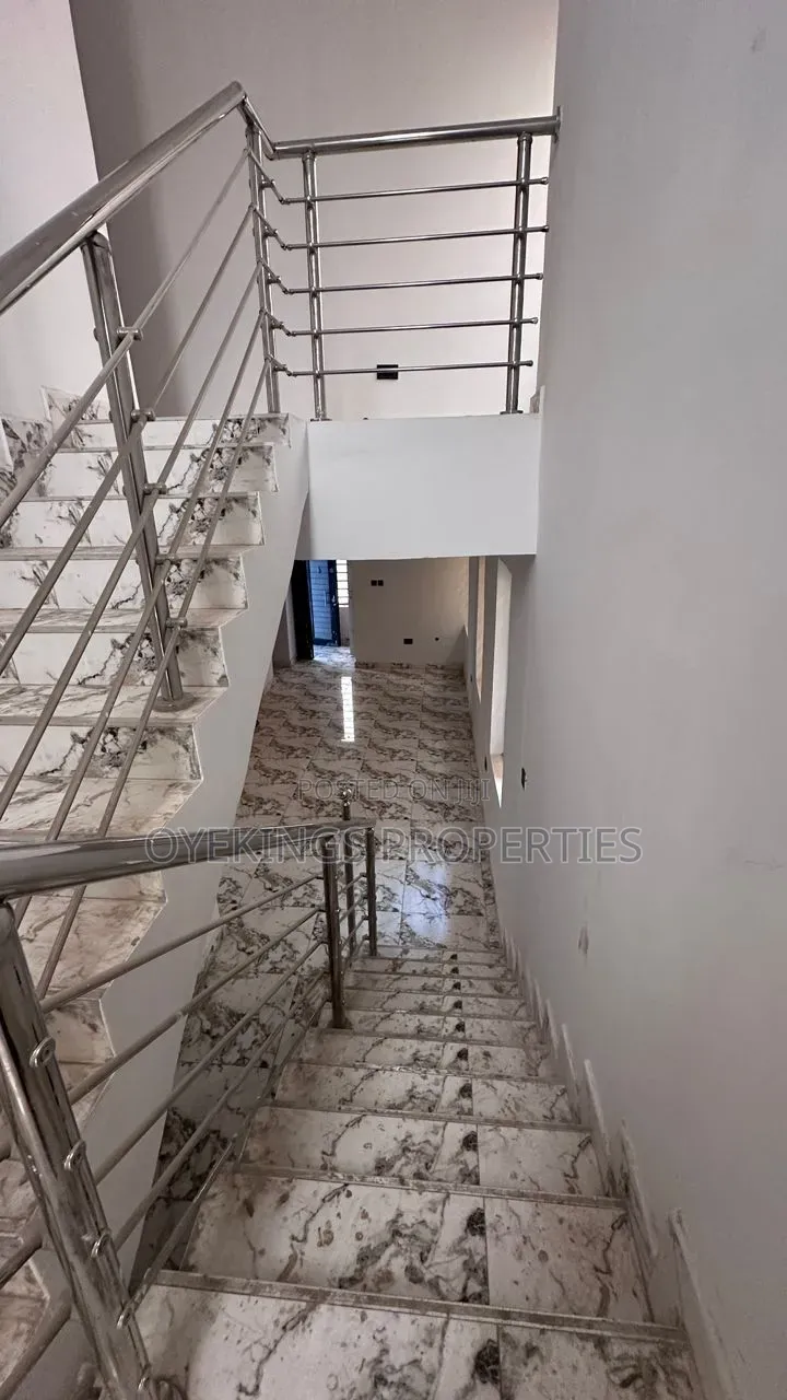 4bdrm Duplex in Adeoyo Gra for sale