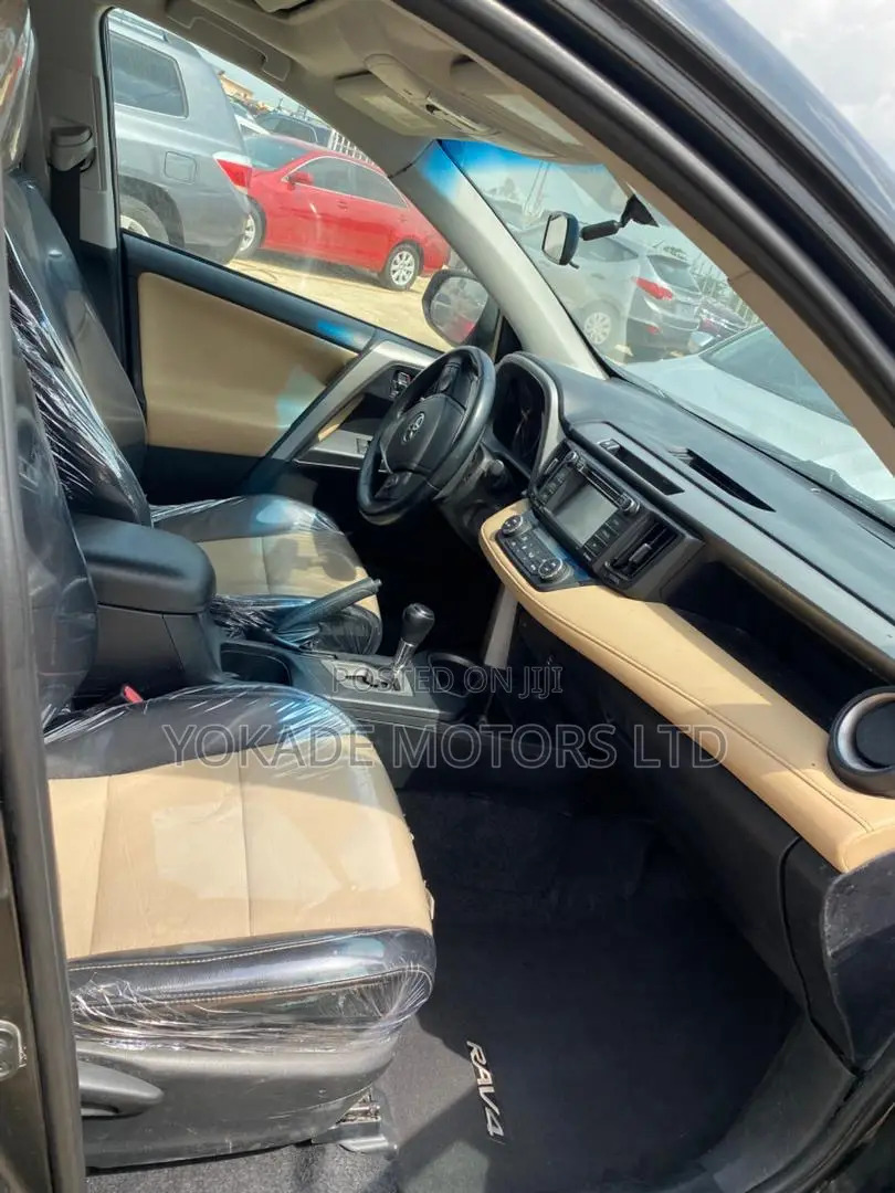 Toyota RAV4 XLE AWD (2.5L 4cyl 6A) 2016 Black