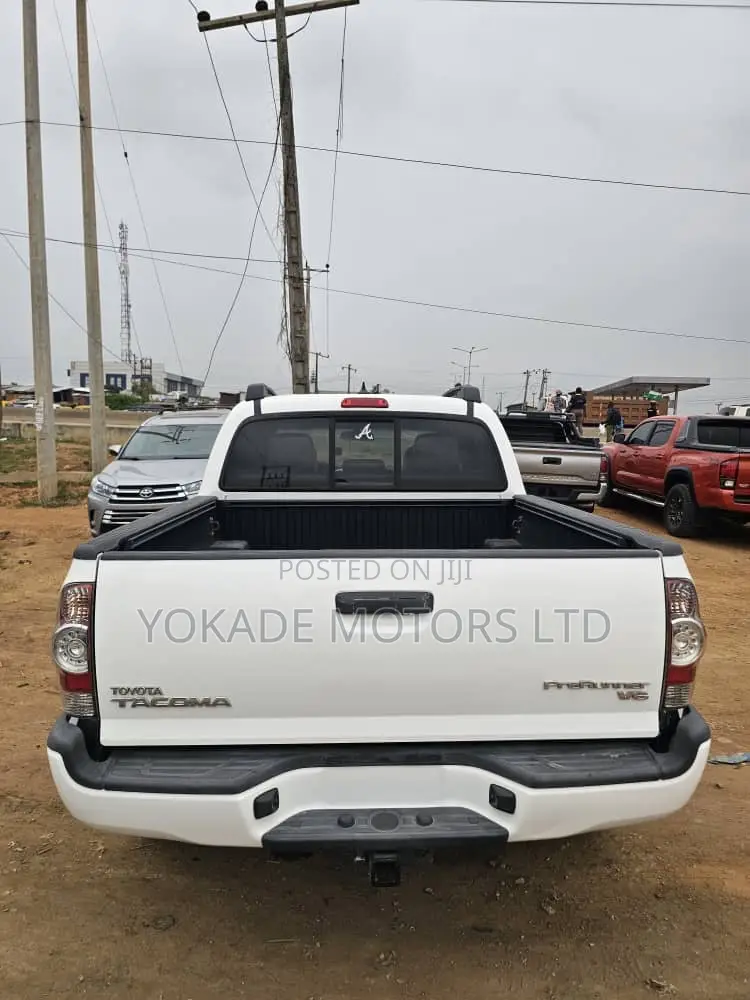 Toyota Tacoma V6 4dr Double Cab 4WD 5.0 ft. SB (4.0L 6cyl 6M) 2015