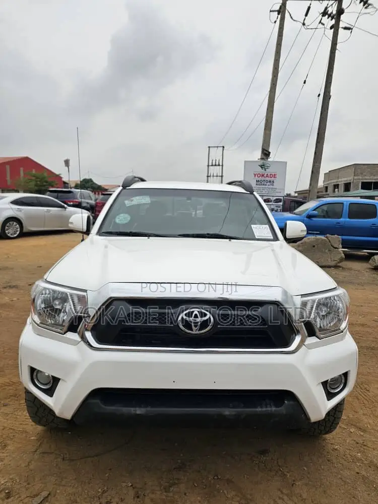 Toyota Tacoma V6 4dr Double Cab 4WD 5.0 ft. SB (4.0L 6cyl 6M) 2015