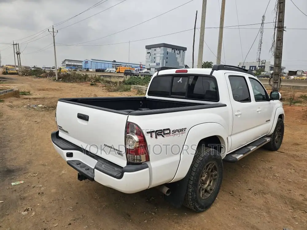 Toyota Tacoma V6 4dr Double Cab 4WD 5.0 ft. SB (4.0L 6cyl 6M) 2015