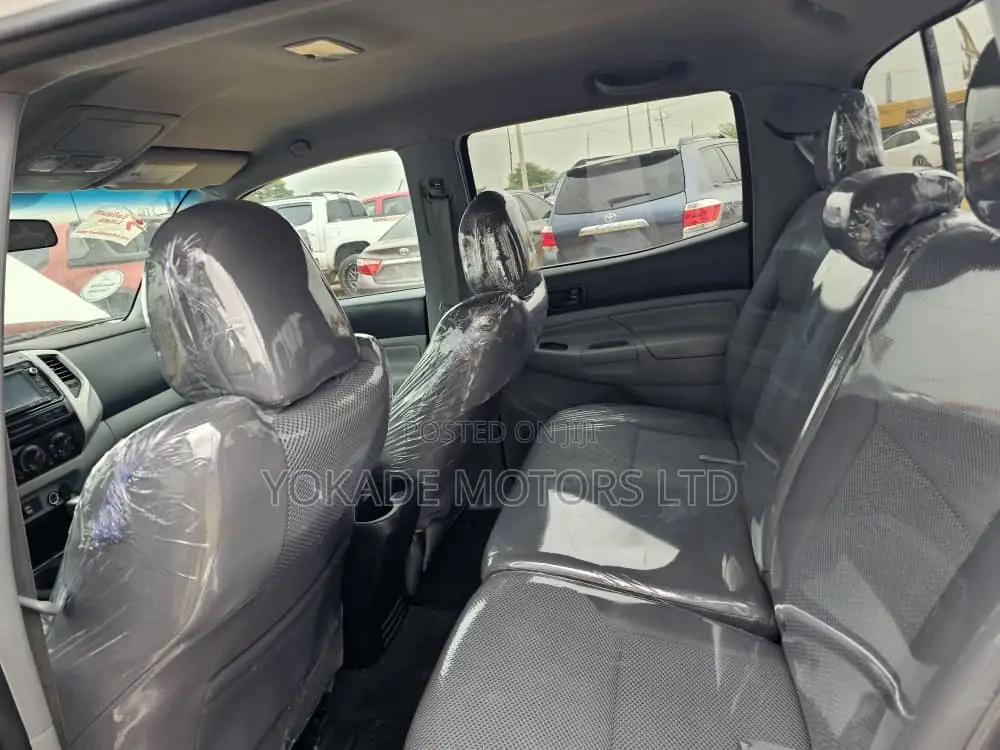 Toyota Tacoma V6 4dr Double Cab 4WD 5.0 ft. SB (4.0L 6cyl 6M) 2015