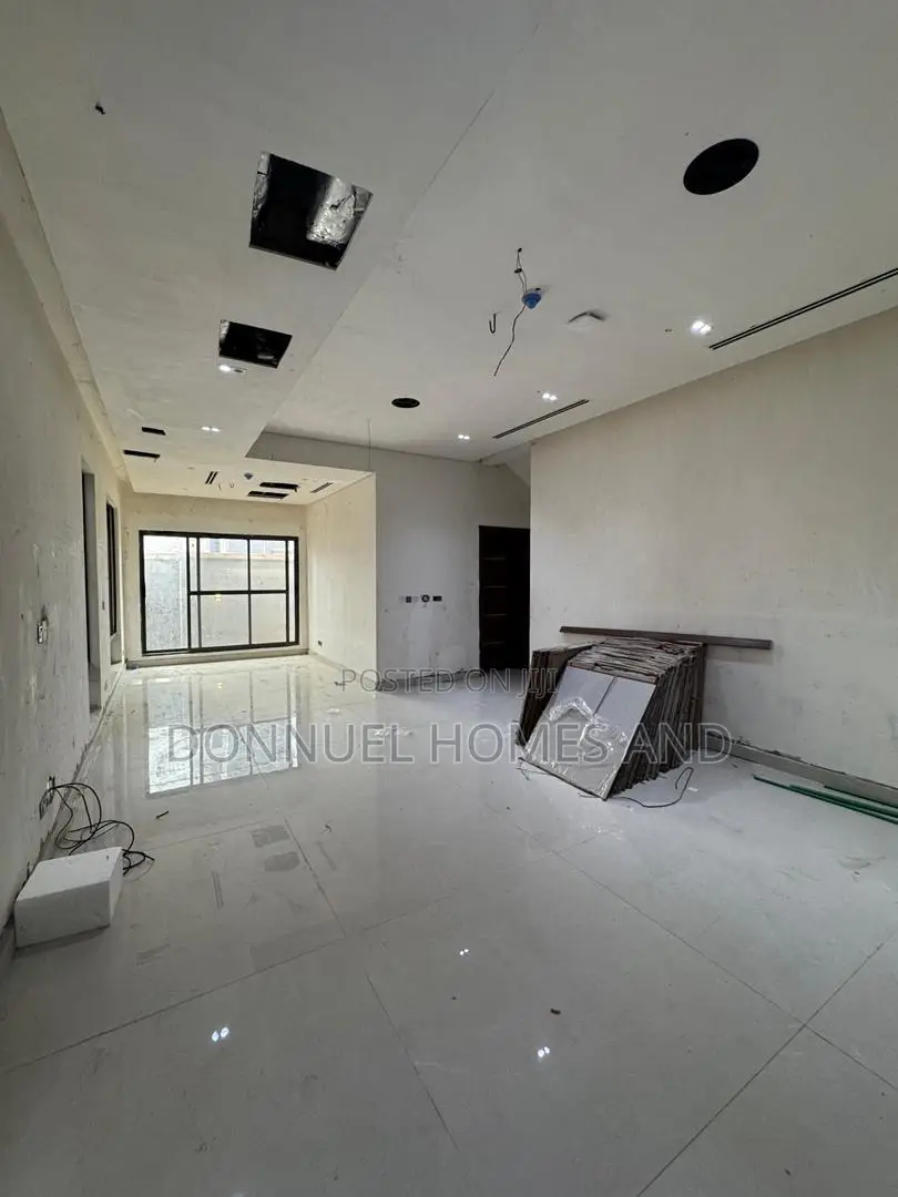 6bdrm Duplex in Ikot Abasi for sale