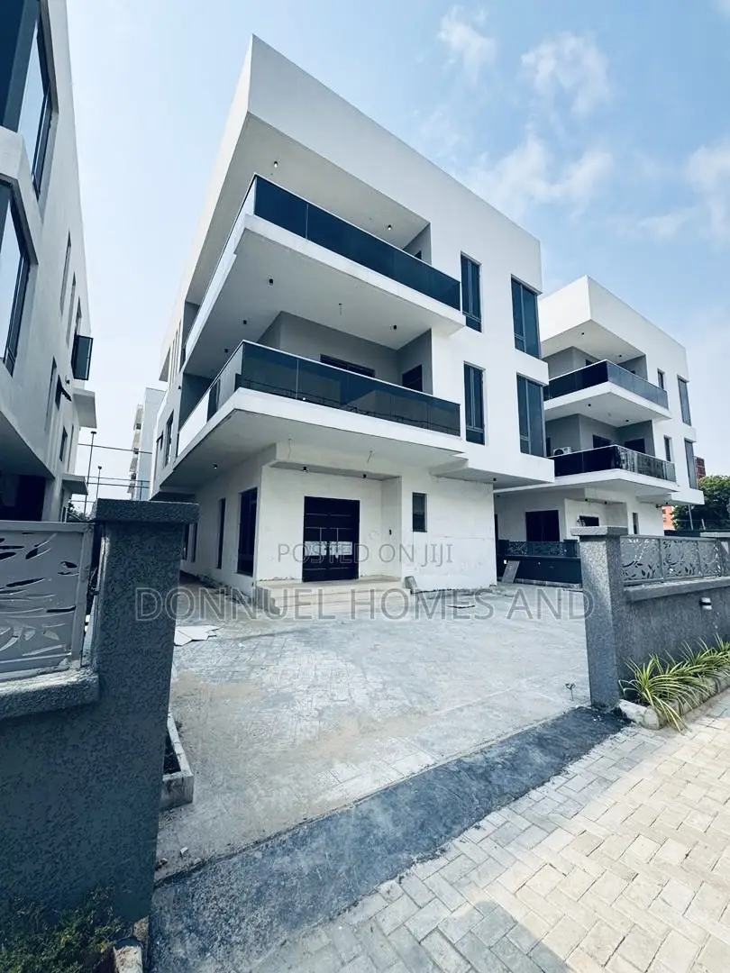 6bdrm Duplex in Ikot Abasi for sale