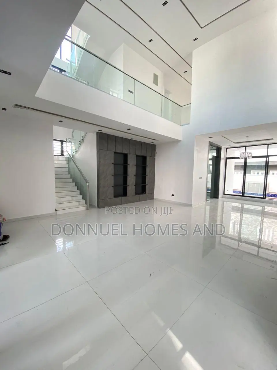 5bdrm Duplex in Lekki Expressway for sale