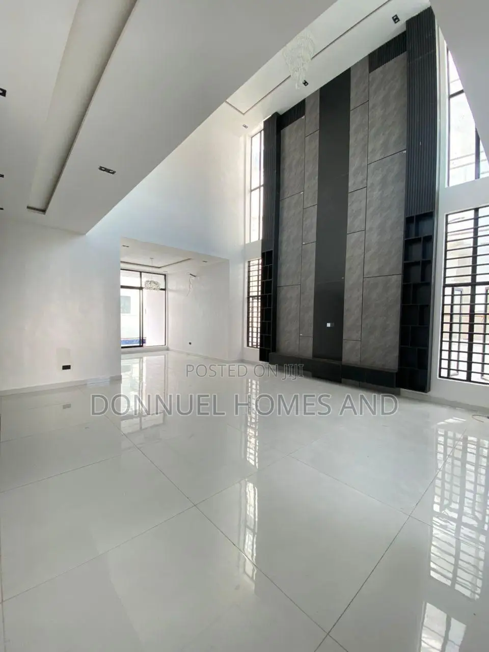 5bdrm Duplex in Lekki Expressway for sale
