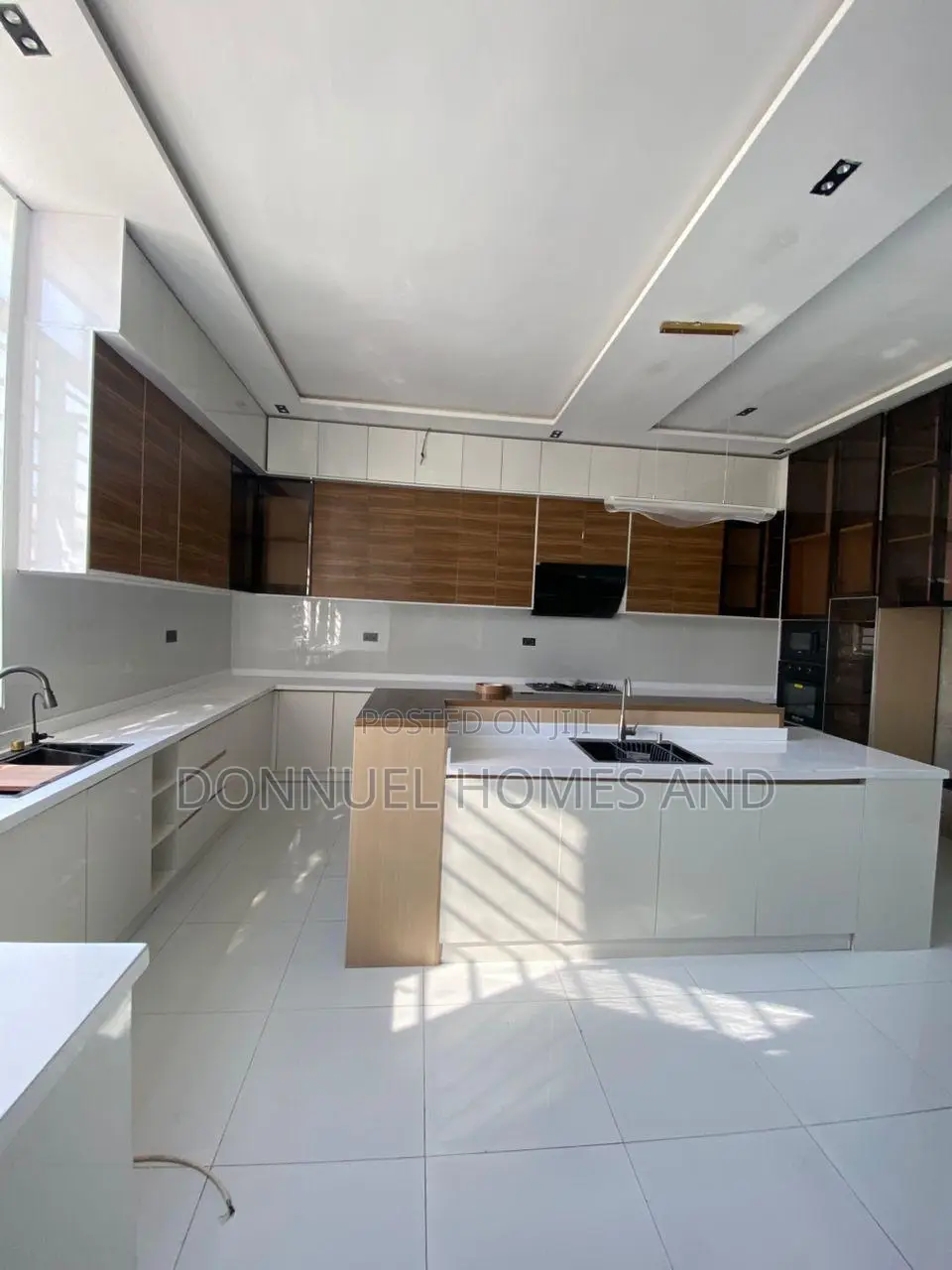 5bdrm Duplex in Lekki Expressway for sale