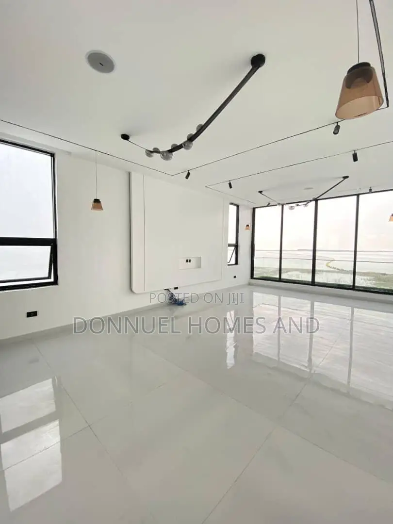 5bdrm Duplex in Osapa london for sale