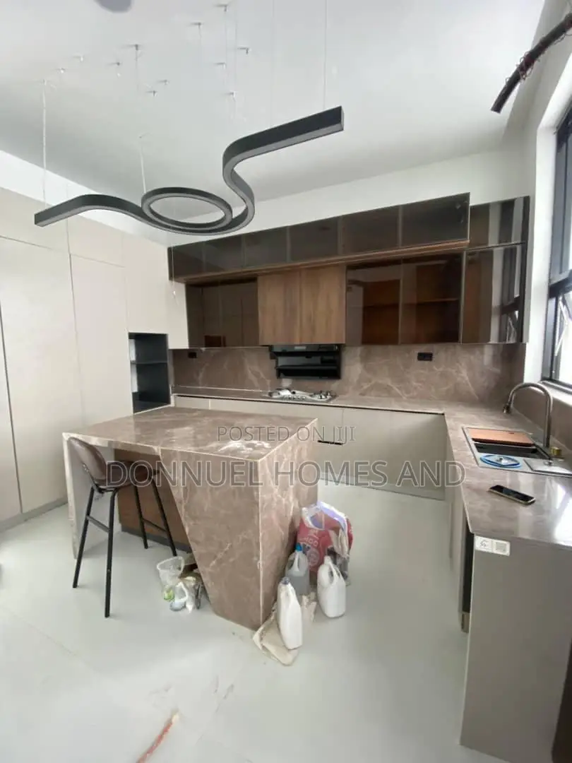 5bdrm Duplex in Osapa london for sale